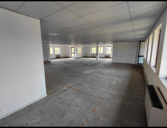 196M² OFFICE TO LET IN VORNA VALLEY
